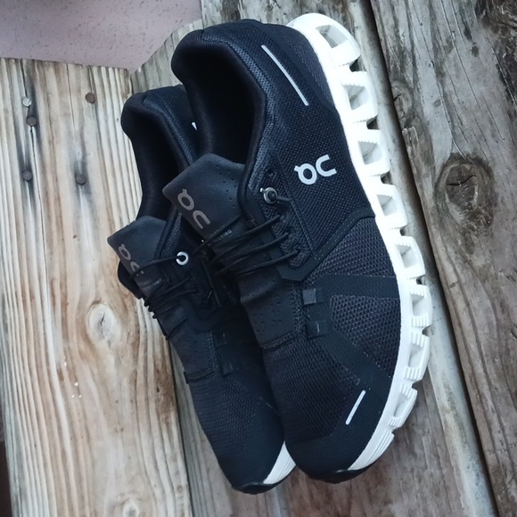 On cloud running shoes - Picture 4 of 13